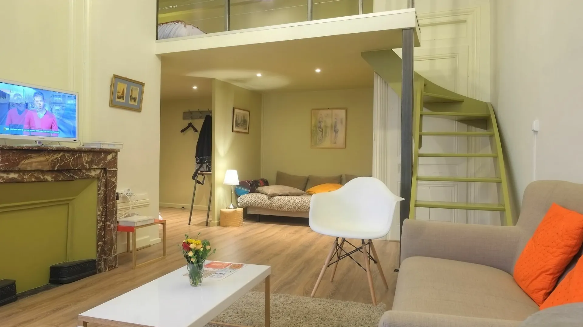 Honore - Hotel Pour Nomades Reveurs - 7 Rue Boissac Lyon 0*,  France